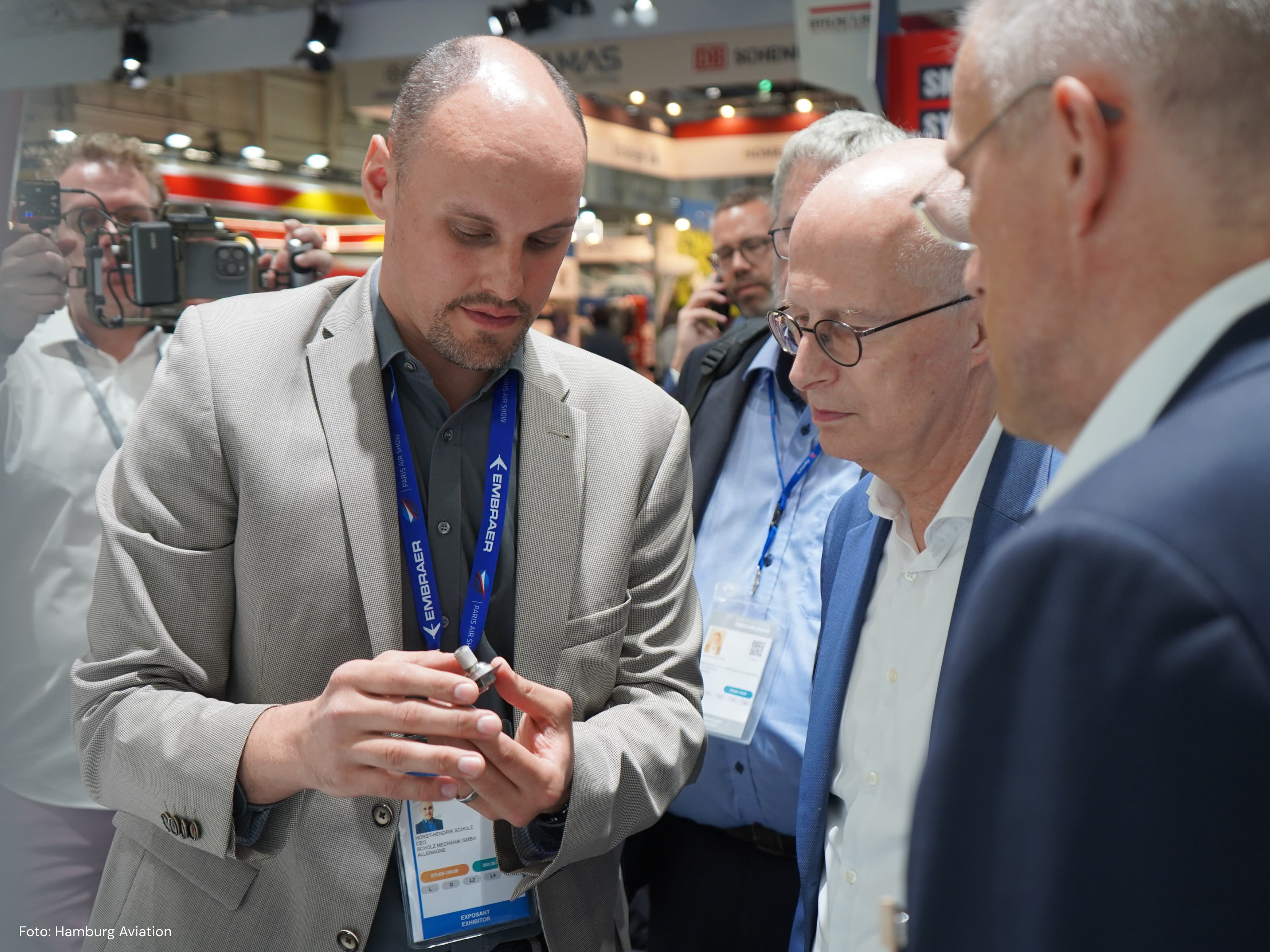 Paris Air Show 2025: Mayor Peter Tschentscher at SCHOLZ MECHANIK GmbH 